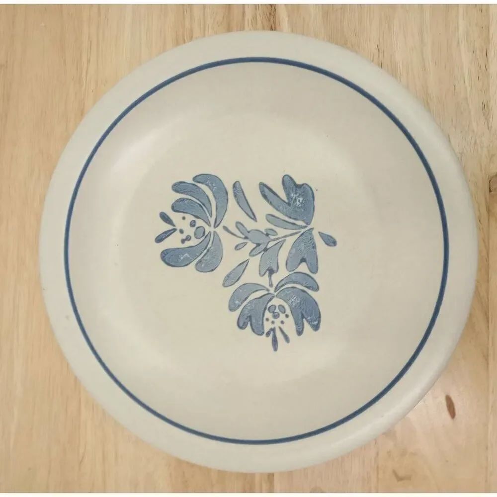Pfaltzgraff Yorktowne blue 10 in dinner plate